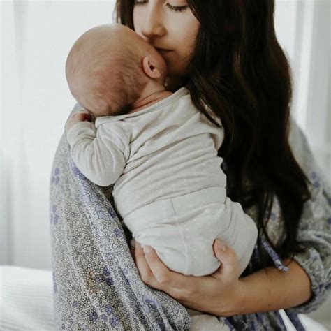 Best Mother And Baby Photoshoot Ideas At Home Baby Photoshoot Baby