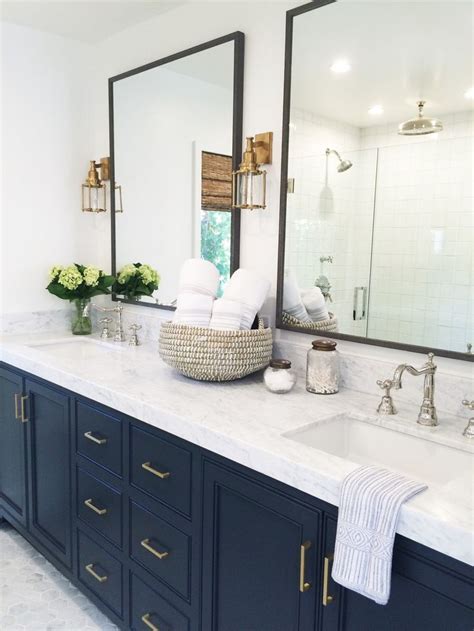 Here are some bathroom decorating ideas for you that are inexpensive and simple to do. Gorgeous Farmhouse Master Bathroom Decorating Ideas ...