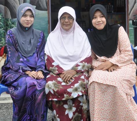 Anak angkat in a sentence and translation of anak angkat in english dictionary with audio pronunciation by dictionarist.com. PuLaUTiMbUl: Program Anak Angkat Kolej TNB UUM