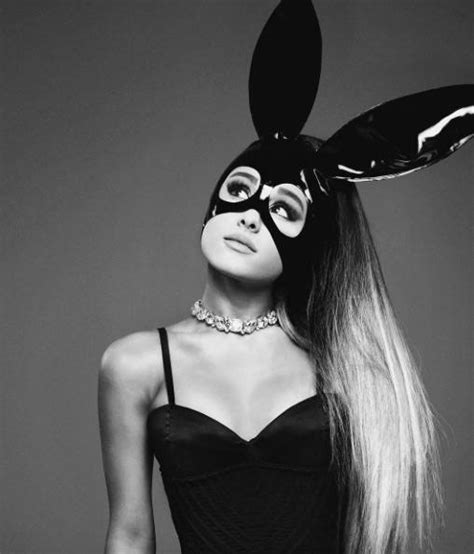 Ariana Grande Sexy Coniglietto Di Latex Ilgiornaleit