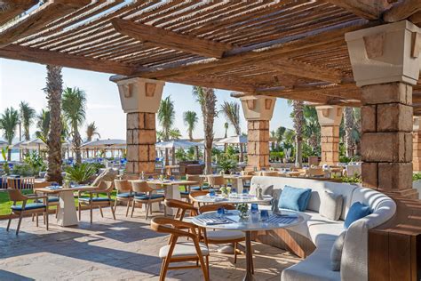 Atlantis The Palm Resort Crescent Rd Dubai Uae White Beach And