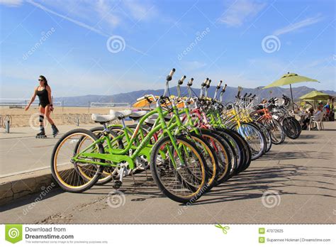 Here is a selection of affordable activities for kids in los angeles: Activities On Santa Monica Beach Editorial Image - Image ...