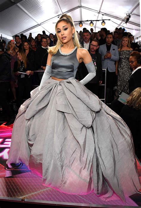 Ariana Grande Goes Big In Giambattista Valli Tulle Gown At 2020 Grammys The Hollywood Reporter