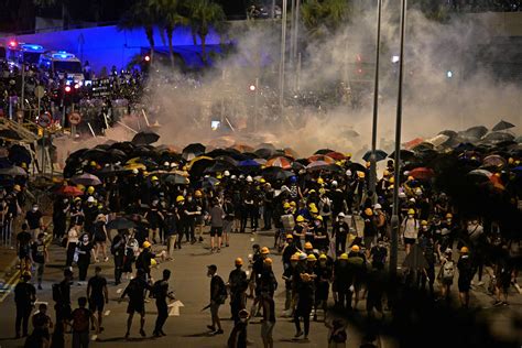 In Photos Hong Kong Police Fire Tear Gas On