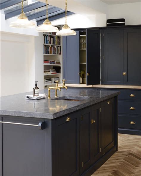 10 Kitchens With Dark Blue Cabinets