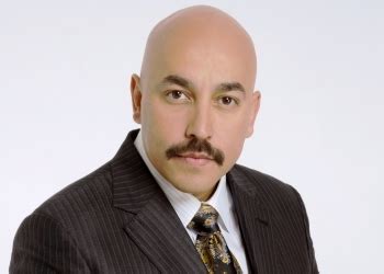 Escucha bajé del cerro de lupillo rivera en tu plataforma digital favorita: La Super X 1160: Lupillo Rivera visitó el "Hospital para ...