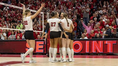 Nebraska Volleyball No 2 Huskers Power Past No 13 Penn State In Sweep