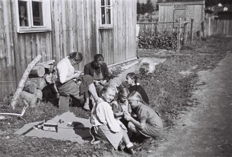 Odprtje Razstave Arhivskih Fotografij O življenju Slovencev V Povojnih