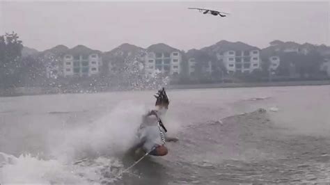 Последние твиты от hanifah yoong yinfah (@yinfah). Waterski tricks: Aaliyah's flying trick ski stunt 23.10.15 ...