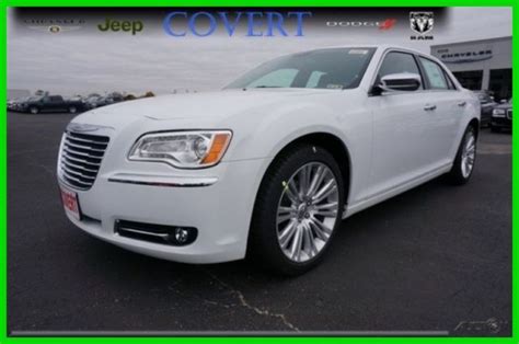 C00519 New Chrysler 300c V6 Leather Navigation Sunroof Bluetooth Backup