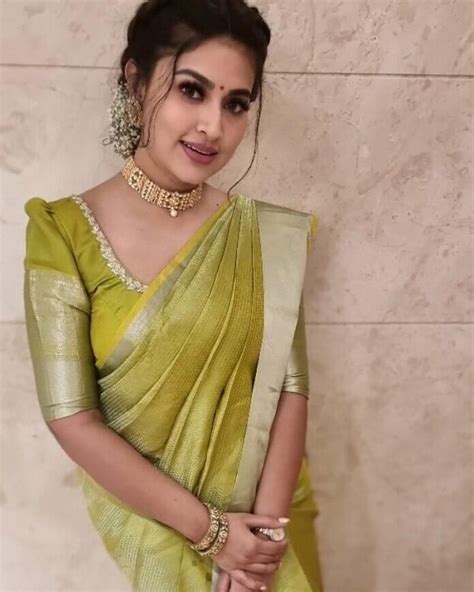 Sneha Prasanna Looking Beautiful In An Olive Green Kanchipuram Saree By