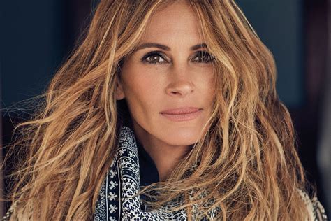 julia roberts just went back to her most iconic hairstyle shag hairstyles celebrity hairstyles
