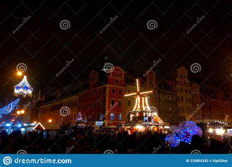 Wroclaw Poland November 27 2022 Illuminated Christmas Market Kiosk