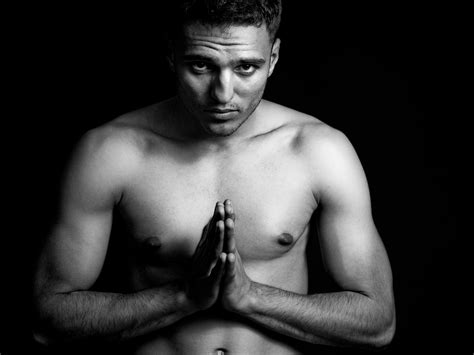 De Hombres México yoga al desnudo en la CDMX