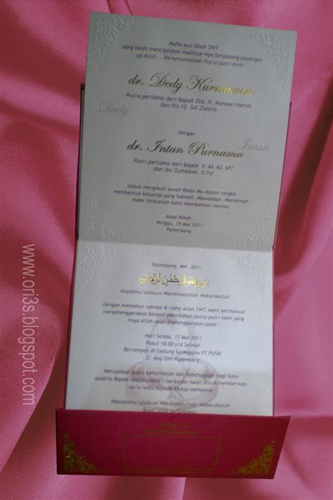 Ada beragam layout yang bisa digunakan untuk mempercantik undanganmu. Percetakan ORIE. Kartu Undangan, Wedding Card. Palembang: Undangan Pernikahan Merah Model ...