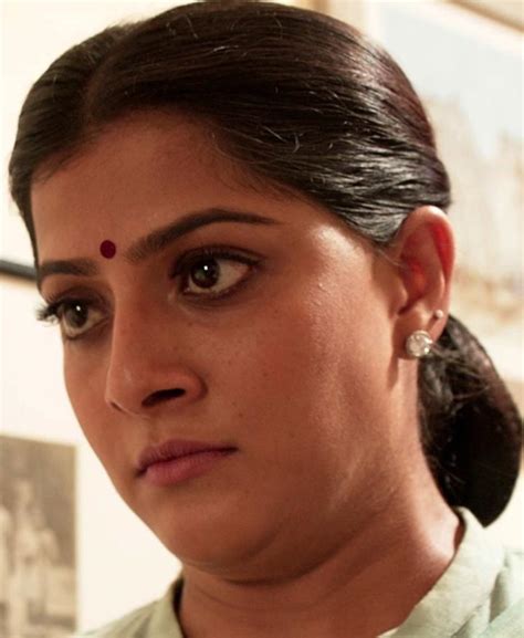 Tamil Actress Varalaxmi Sarathkumar Hot Without Makeup Face Closeup