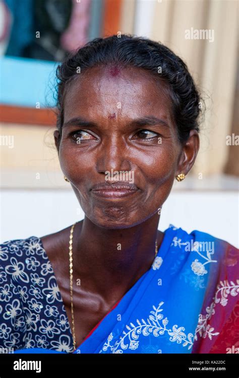 Dark Skinned Indian Hi Res Stock Photography And Images Alamy