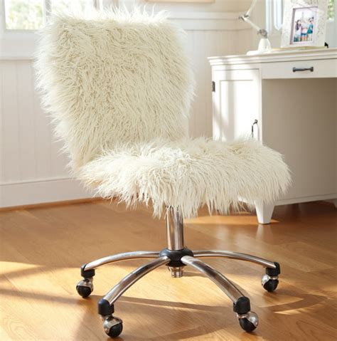 The most common furry pink chair material is faux fur. Fuzzy Desk Chair | Top Blog for Chair Review