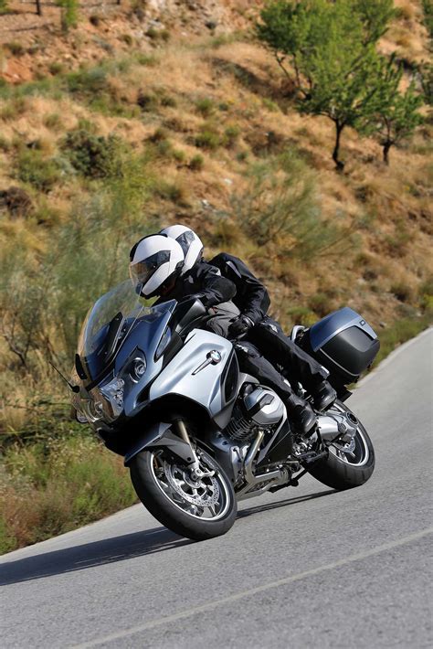 And now the latest version of this very special active tourer with its significant innovations offers even more sualities and dynamic benefits thanks to its new engine. 2014 BMW R1200RT - Cooler Heads Prevail - Asphalt & Rubber