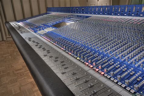 A guide on how to mix music that's simple and clear. Music mixing board studio