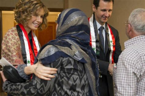 Assad Aparece Em Público Junto Com Sua Esposa Exame