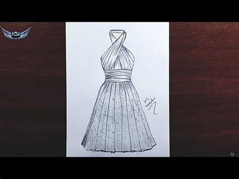 Güzel Elbise çizimi Karakalem Elbise çizimi