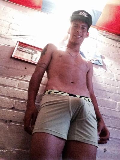 Homens Pelados Naked Men Pivete Da Favela Mostrando A Piroca