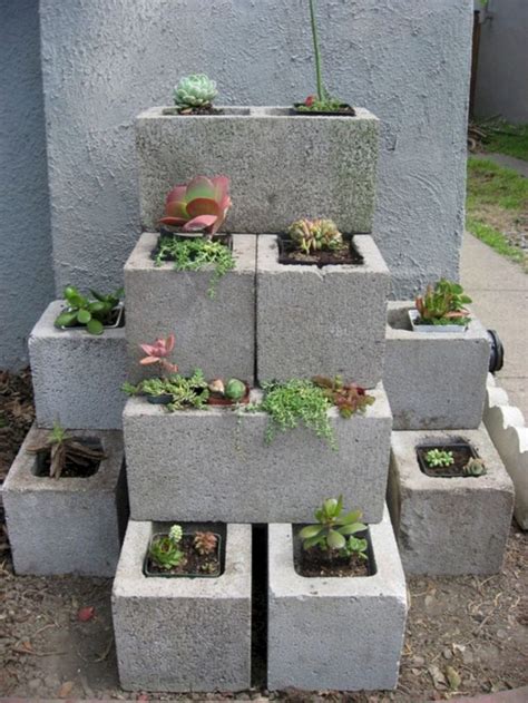 28+ Brilliant And Beautiful Cinder Block Ideas For Your Home Yard