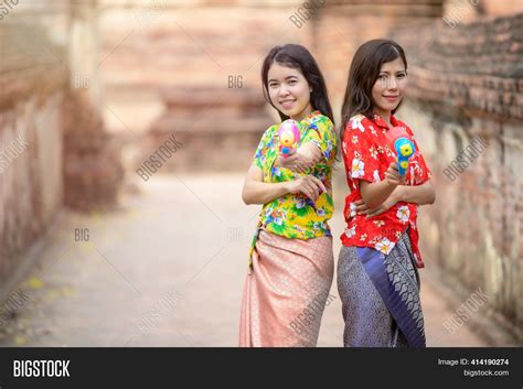 Attractive Thai Women Image And Photo Free Trial Bigstock