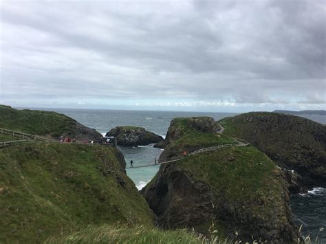 This famous rope bridge connects the antrim mainland with the small carrick island. carrick-a-rede rope bridge northern ireland | Le Wild Explorer