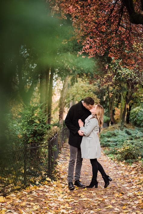Engagement Session In Early Fall Off The Beaten Track In Paris