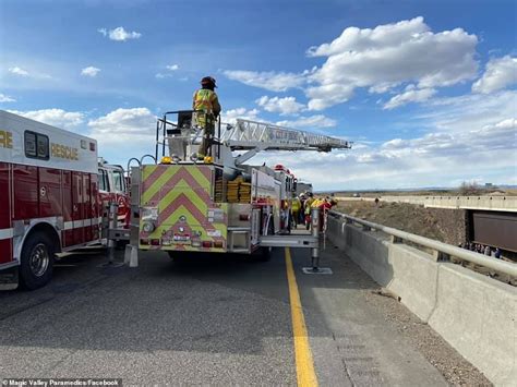 Rescuers Save 2 From Pickup Dangling Over Deep Idaho Gorge Daily Mail