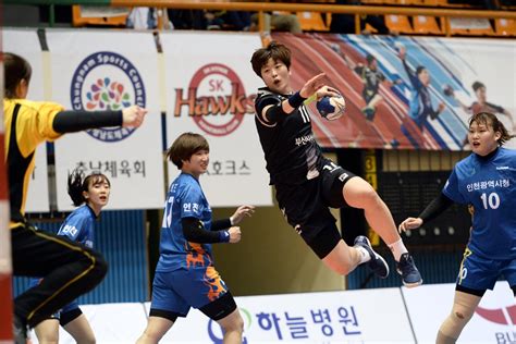 The international handball federation (ihf) is the administrative and controlling body for handball and beach handball. 권한나·김온아·류은희, 여자핸드볼 PO '거포 대결' | 연합뉴스