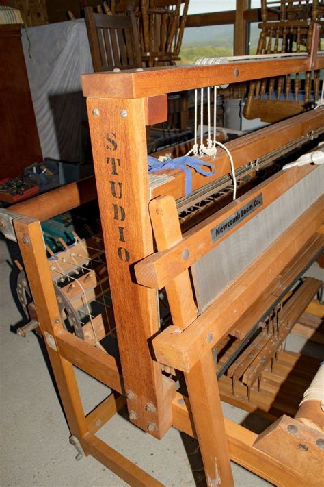 Newcomb Studio Weaving Floor Loom With Pattern Books 80000