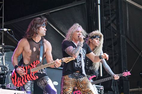 Steel Panther — Just A Rock N Roll Junkie
