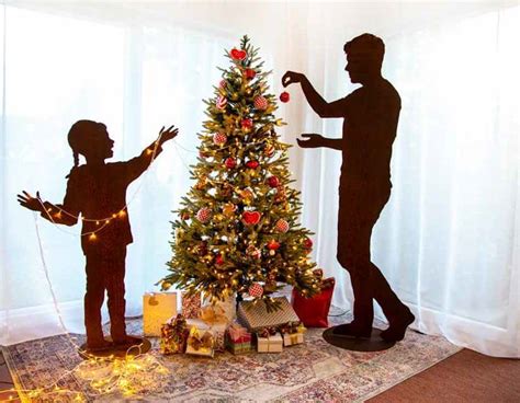 Wann der weihnachtsbaum aufgestellt und geschmückt wird, ist mithin sehr unterschiedlich. Den Weihnachtsbaum schmücken - Alle helfen mit - Metallmichl