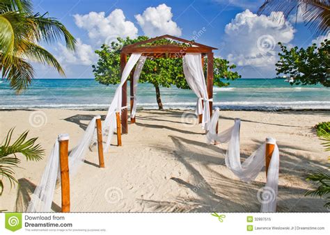 Location is critical when it comes to setting the stage for your big day. Romantic Beach Wedding Location In Jamaica Stock Image ...