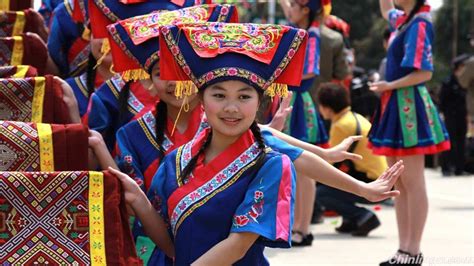 Chinese Ethnic Groups Zhuang Minority Chinlingo