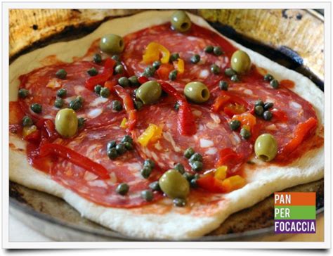 Halloween costumes for adults and children. Pizza impastata a mano