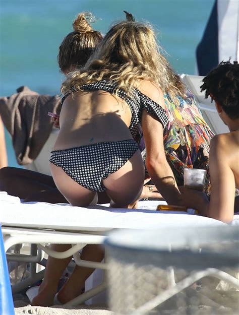 Chelsea Leyland In Bikini At A Beach In Miami Hawtcelebs