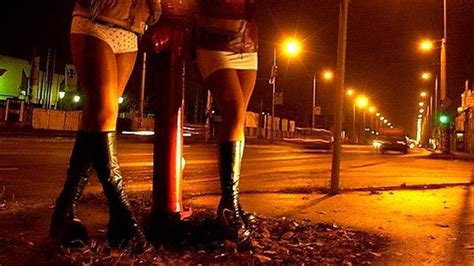 Dos Mil Prostitutas A La Calle El Jueves Al Cerrar Clubes Hoteles El