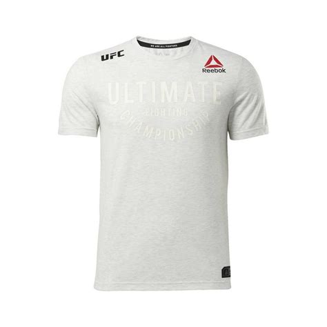 An oversize ufc logo stands out front and center. Reebok T-Shirt »UFC Fight Night Walkout Jersey« | OTTO