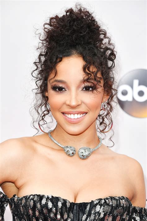33 Magnificent Ways To Wear Curly Hair Curly Hair Styles Naturally