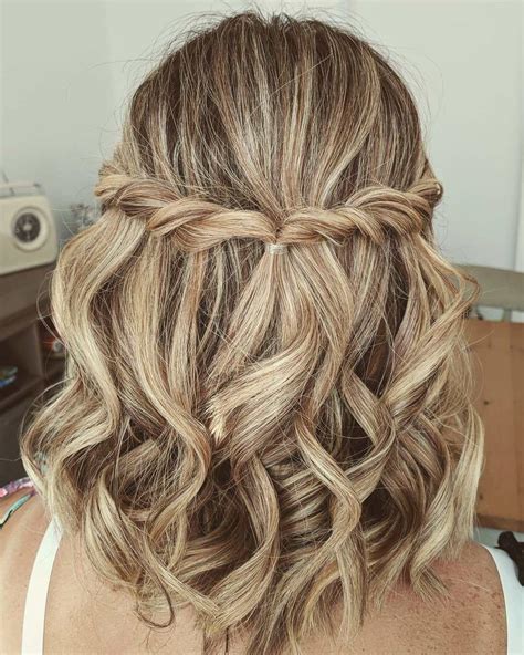 50 Wonderful Updos For Medium Hair To Inspire New Looks