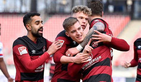 Früher seien lange haare ein statement gewesen. Deutsche Fußballer: Frisur sitzt trotz Lockdown? - Kleine ...