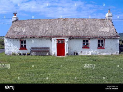 Old Farm Buildings Ireland Hi Res Stock Photography And Images Alamy