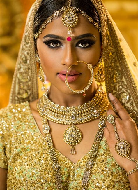 We focus on making your online jewellery shopping experience in india out of harm's way, satisfying and amusing. Look Beautiful with Indian Jewellery - StyleSkier.com