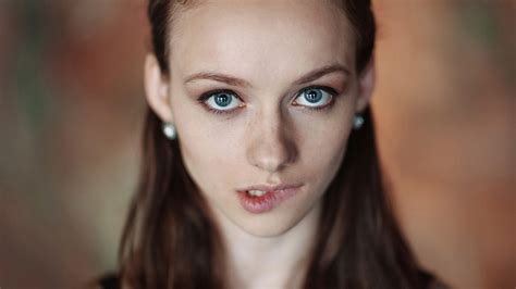 Wallpaper Face Women Model Depth Of Field Long Hair Blue Eyes Brunette Looking At