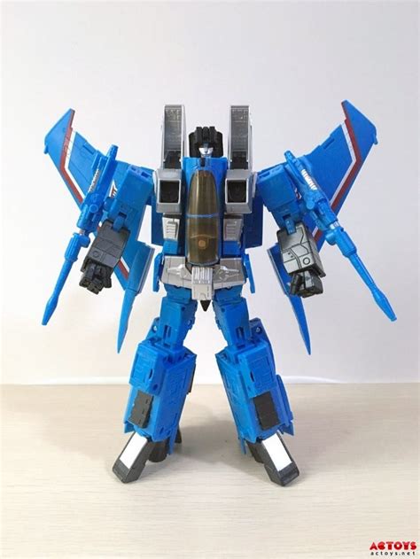 Mp 11t Masterpiece Thundercracker In Hand Photos Of Exclusive Seeker