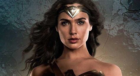 gal gadot shares her support for justice league s snyder cut with new photo